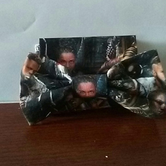 Black Panther Bow Tie & Pocket Square - Picture 2 of 4